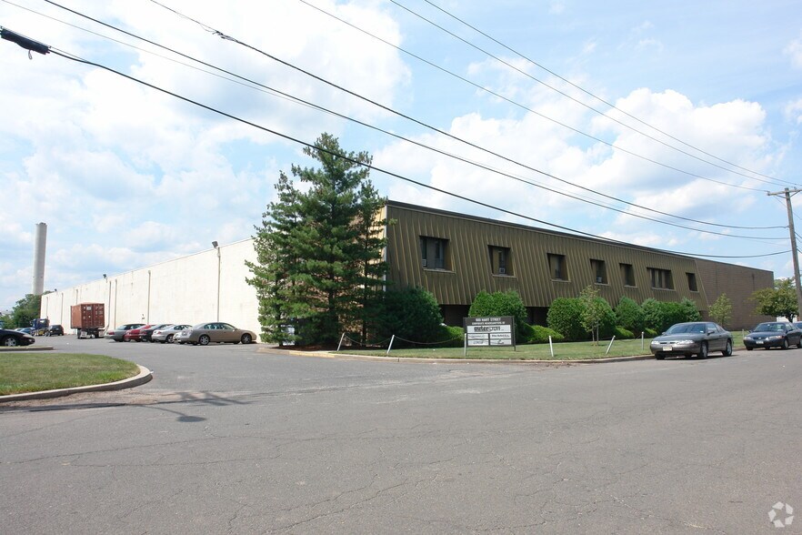 More Photos Of 900 Hart St, Rahway Warehouse For Lease