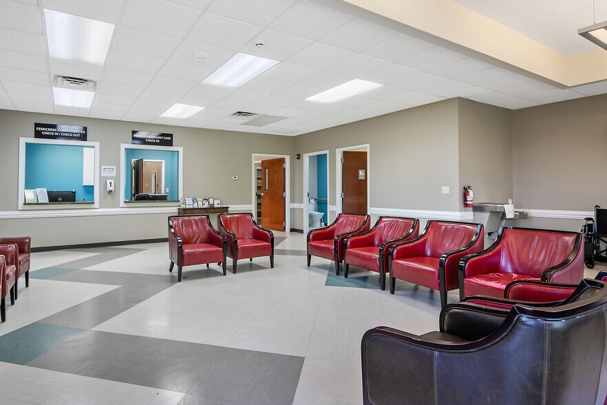 More Photos Of 303-305 Tilghman Dr, Dunn Medical For Sale