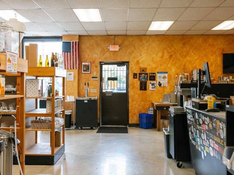 More Photos Of 212-234 SE 12th Ave, Portland Warehouse For Sale