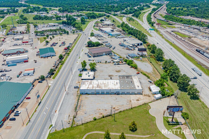 Primary Photo Of 3230 Southwest Blvd, Tulsa Auto Dealership For Lease
