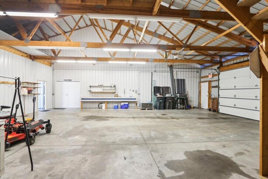 More Photos Of 680 Enterprise Dr, Lake Mills General Retail For Sale