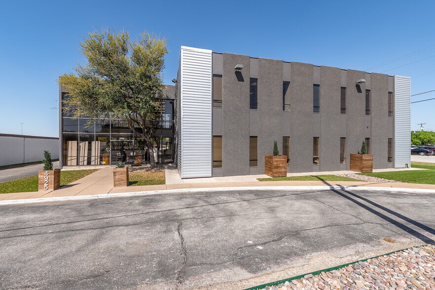 More Photos Of 4925 Davis Blvd, North Richland Hills Office For Sale