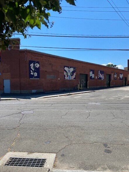 More Photos Of 917 Housatonic Ave, Bridgeport Warehouse For Lease