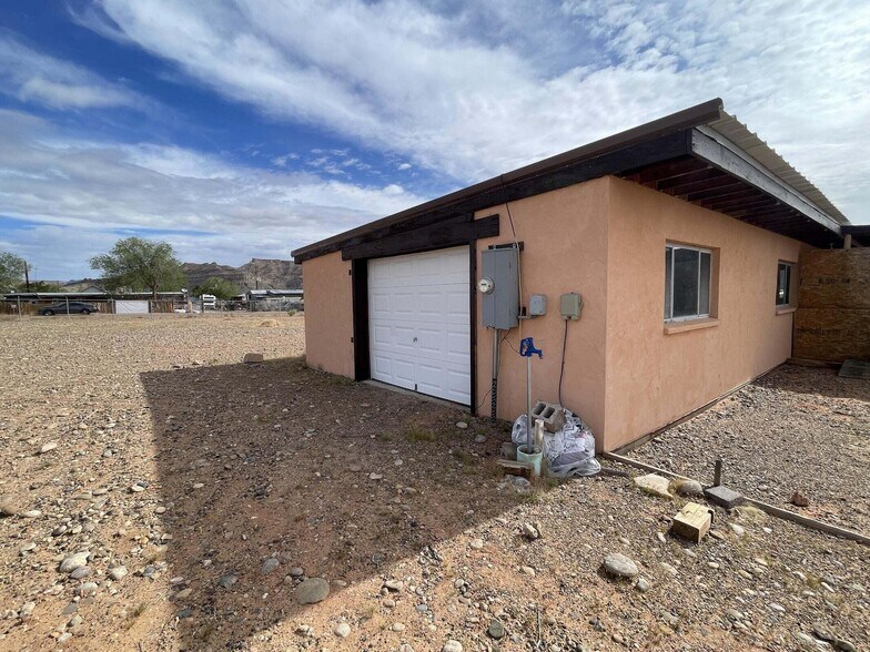 More Photos Of 50 E Concord Bridge St, Big Water Light Distribution For Sale