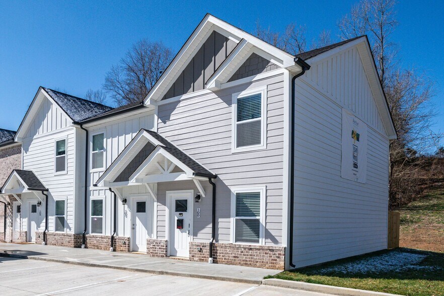 More Photos Of 100 Henry Dr, Burns Apartments For Sale