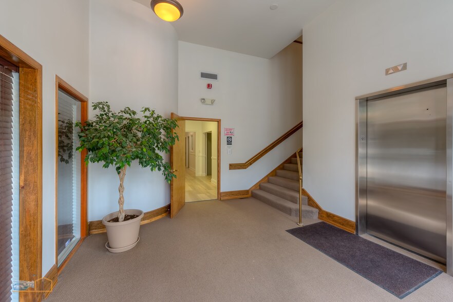 More Photos Of 525 3rd Ave, Longmont Office For Lease