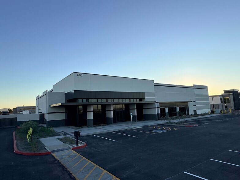 More Photos Of 8817 E Pecos Rd, Mesa Warehouse For Lease