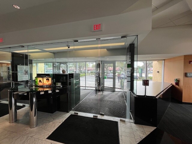More Photos Of 3325 W Hillsboro Blvd, Deerfield Beach Bank For Lease