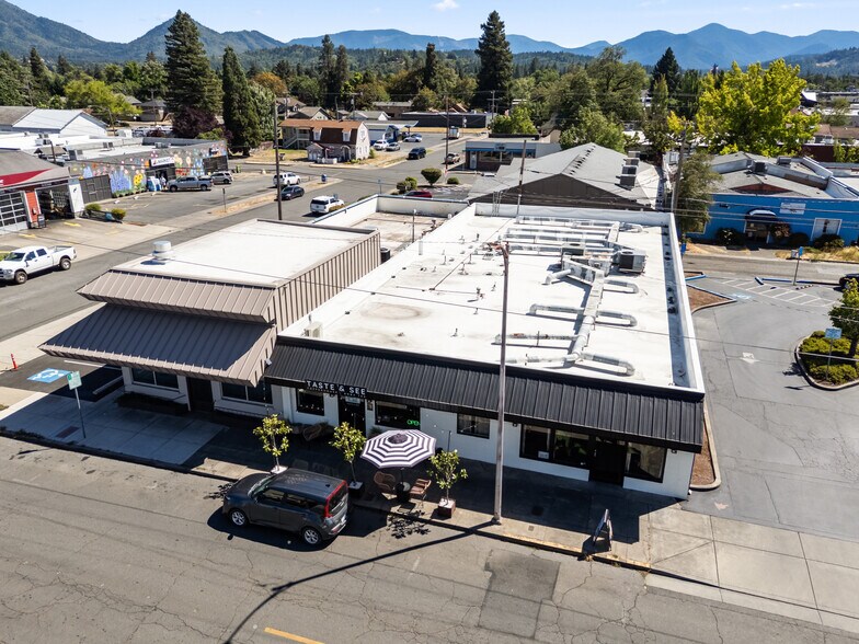 More Photos Of 237 SE G St, Grants Pass Storefront Retail Office For Sale