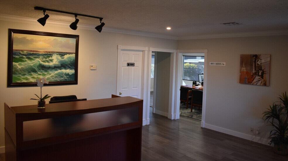 More Photos Of 530 S 9th St, Las Vegas Office Residential For Lease