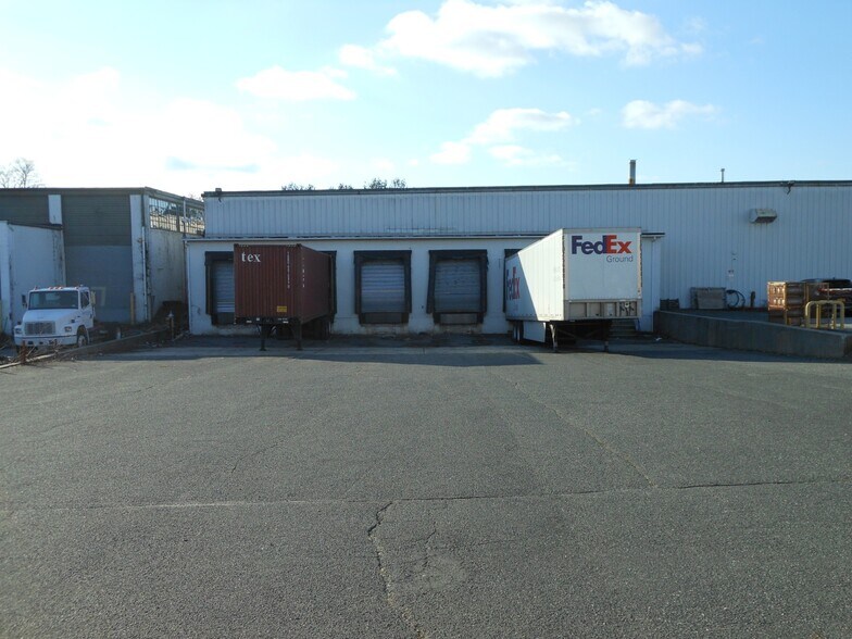 More Photos Of 4333 Veterans Memorial Hwy, Holbrook Distribution For Lease