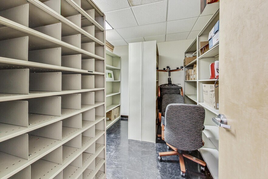 More Photos Of 10700 W Higgins Rd, Rosemont Loft Creative Space For Sale