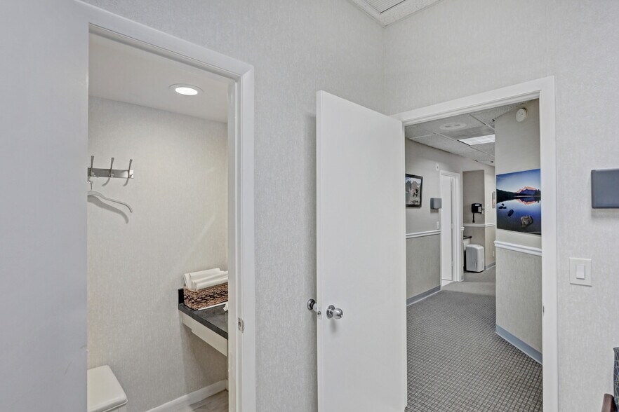 More Photos Of 3537 Forest Hill Blvd, West Palm Beach Medical For Lease