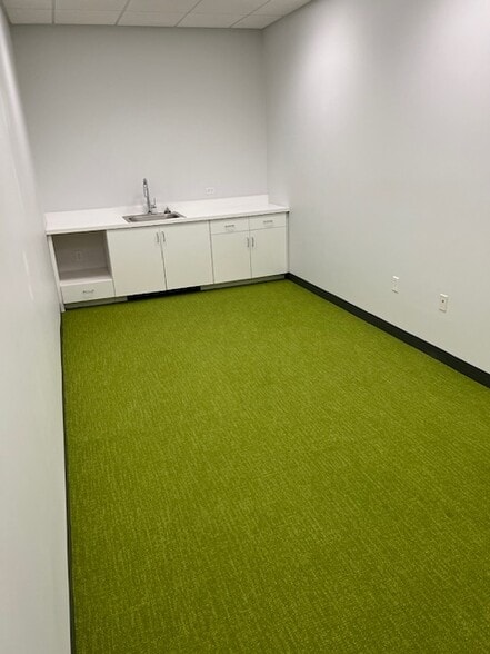 More Photos Of 2985 S Ridge Rd, Green Bay Medical For Sale