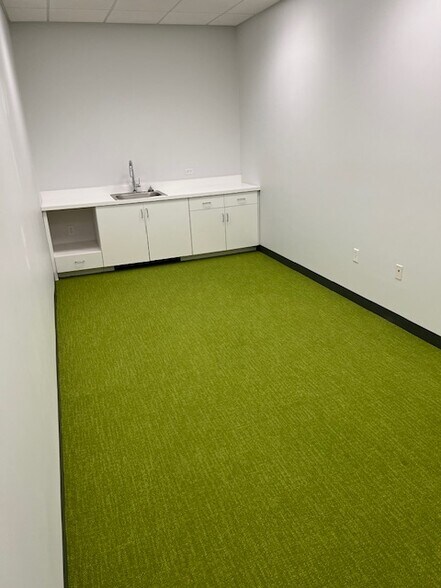 More Photos Of 2985 S Ridge Rd, Green Bay Medical For Lease