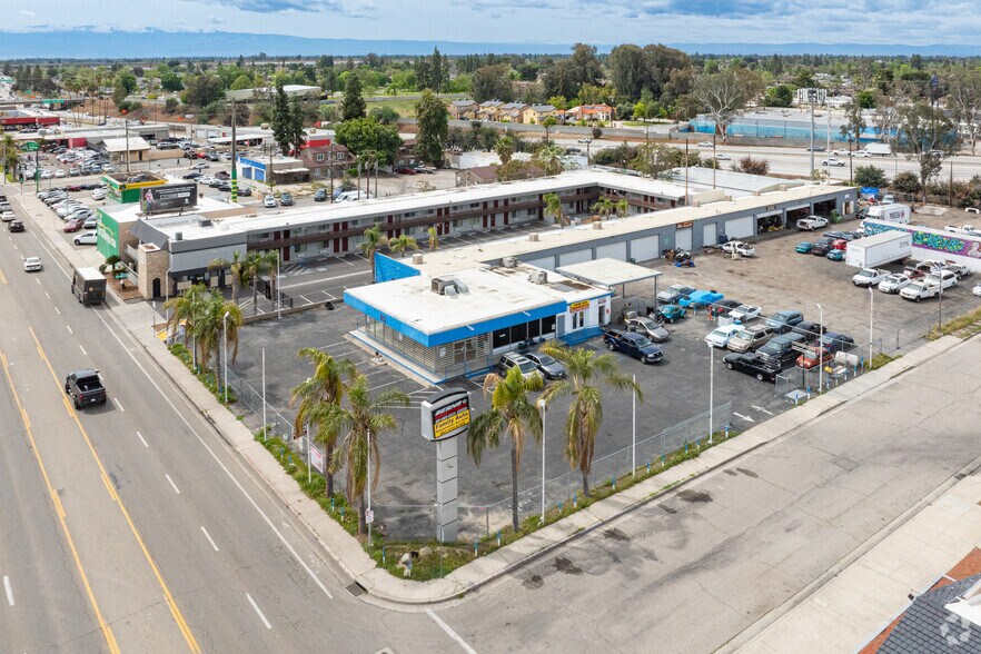 More Photos Of 911 Oak St, Bakersfield Auto Dealership For Lease