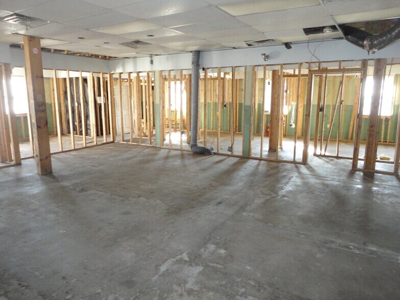 More Photos Of 10 Church St, Wilmington Office Residential For Sale