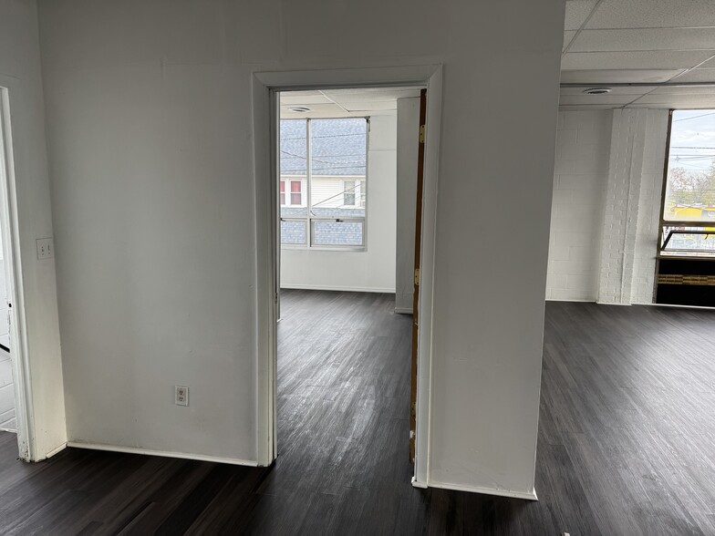 More Photos Of 635 Saint George Ave, Roselle Freestanding For Lease