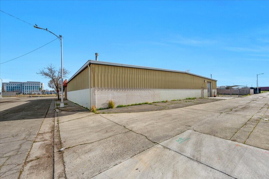 More Photos Of 1257 G St, Fresno Light Distribution For Sale