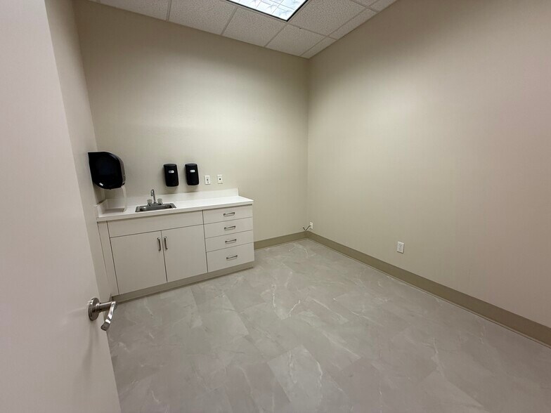 More Photos Of 1200 W Granada Blvd, Ormond Beach Medical For Lease