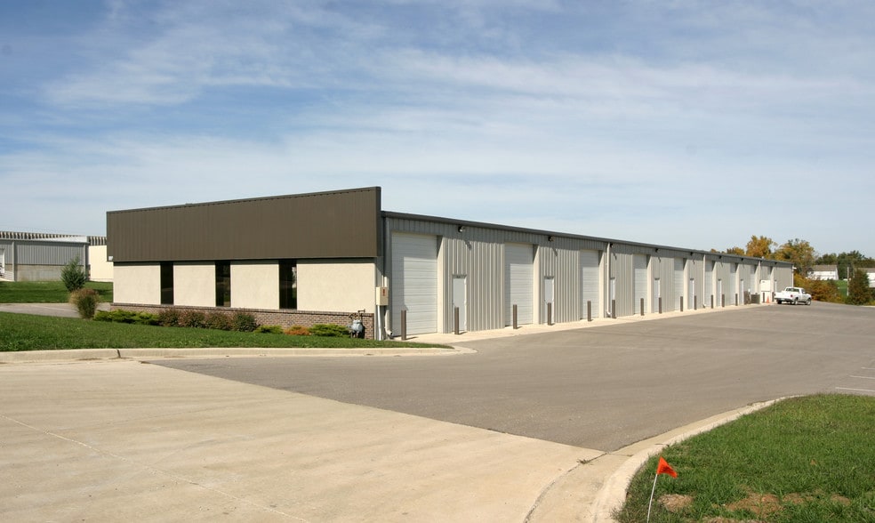 More Photos Of 4310-4346 E 142nd St, Grandview Warehouse For Lease