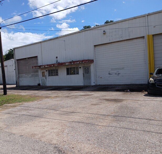 More Photos Of 615-629 Leago St, Houston Service For Lease