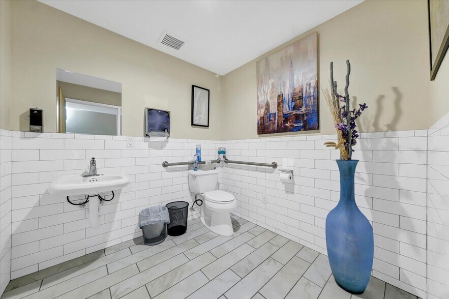 More Photos Of 40 Sunset Ridge Rd, New Paltz Medical For Sale