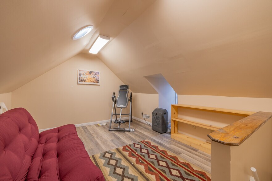 More Photos Of 1941 Euclid Ave, Bristol Medical For Sale