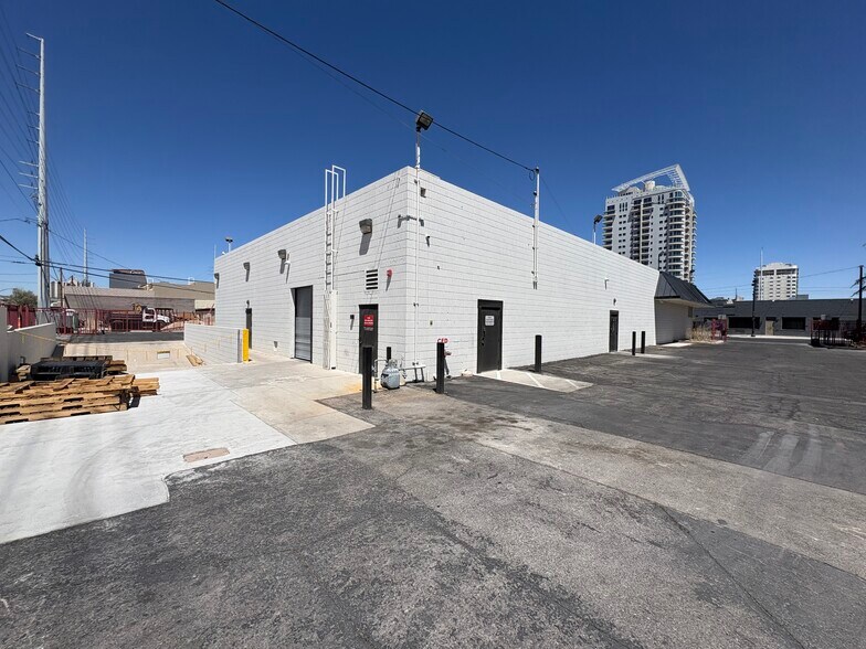 More Photos Of 900 S Main St, Las Vegas Office For Lease
