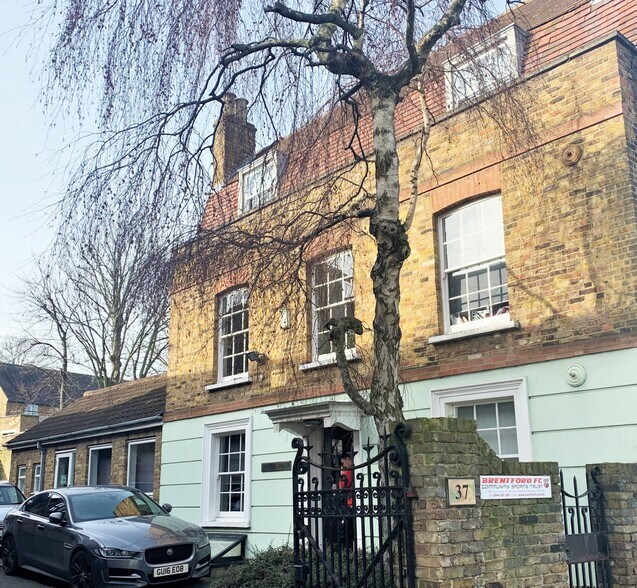 More Photos Of 37 Half Acre, Brentford Office Residential For Lease