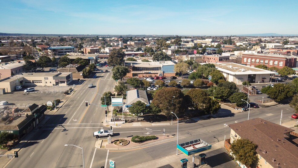 More Photos Of 27 John St, Salinas Bank For Sale