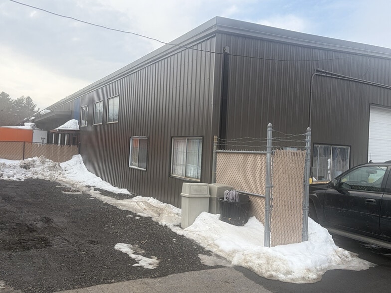 More Photos Of 111 Hillside Ave, Londonderry Manufacturing For Lease