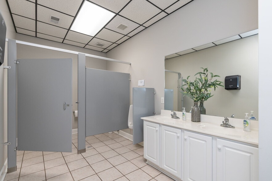 More Photos Of 3240 Office Pointe Pl, Louisville Coworking Space