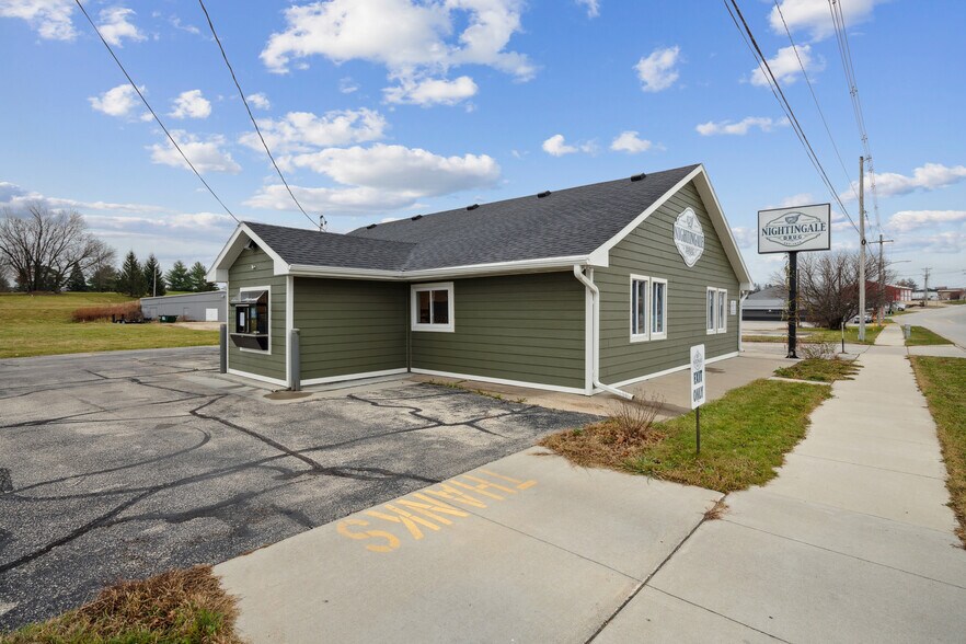 More Photos Of 606 Rossville Rd, Waukon Restaurant For Sale