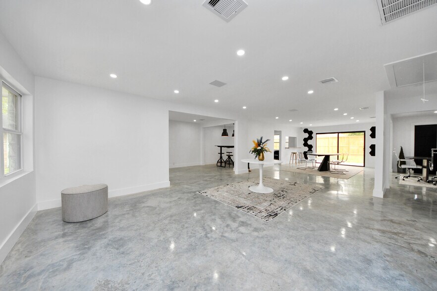 More Photos Of 4738 W. Alabama, Houston Loft Creative Space For Lease