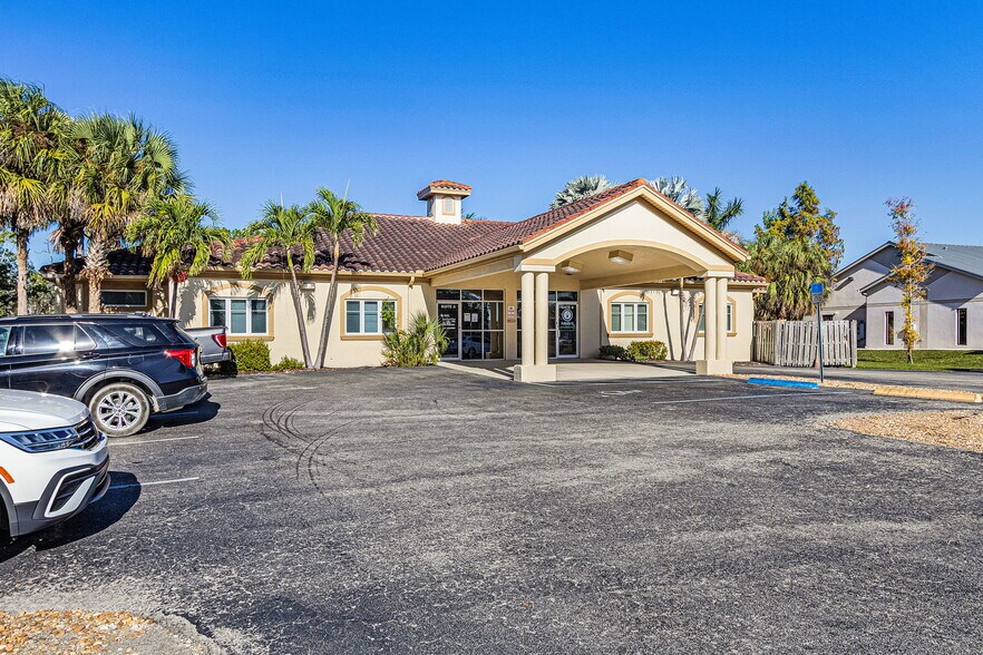 More Photos Of 15740 New Hampshire Ct, Fort Myers Medical For Lease