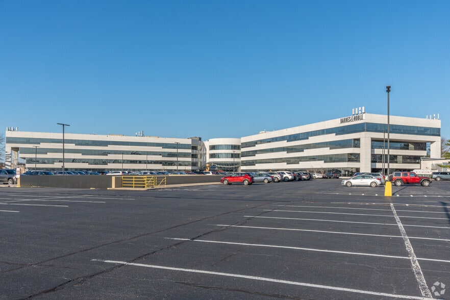 More Photos Of 1400 Old Country Rd, Westbury Office For Lease