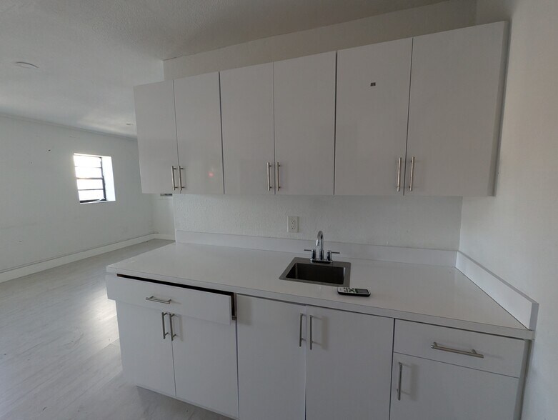More Photos Of 1601 NW 97th Ave, Doral Warehouse For Lease