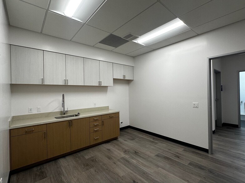 More Photos Of 15610-15630 S Figueroa St, Gardena Warehouse For Lease