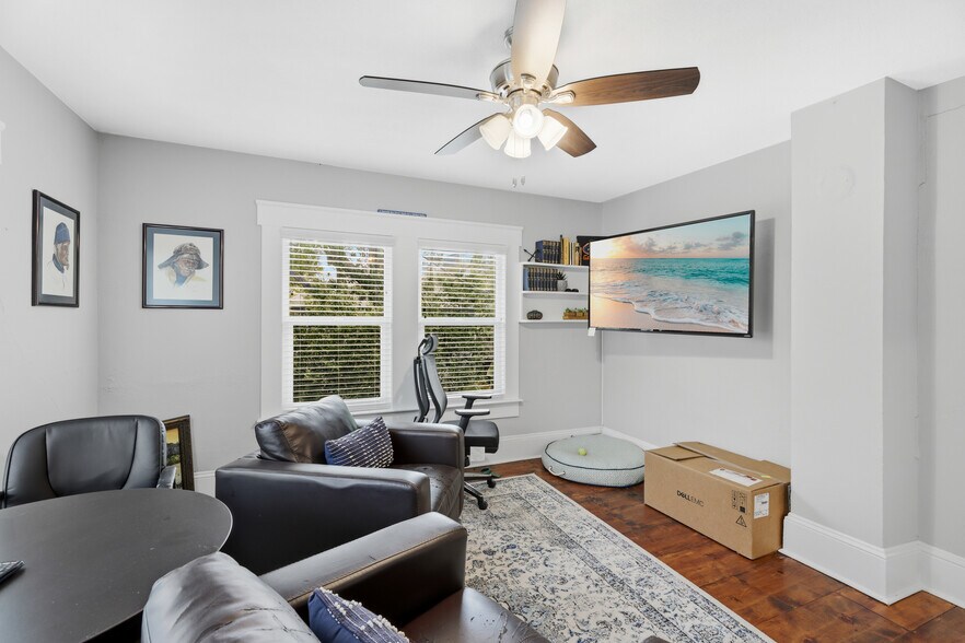 More Photos Of 1322 3rd Ave W, Bradenton Office Residential For Sale