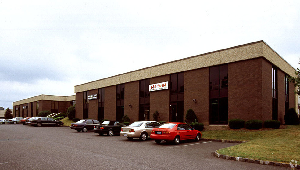 Primary Photo Of 400 South Ave, Middlesex Warehouse For Lease