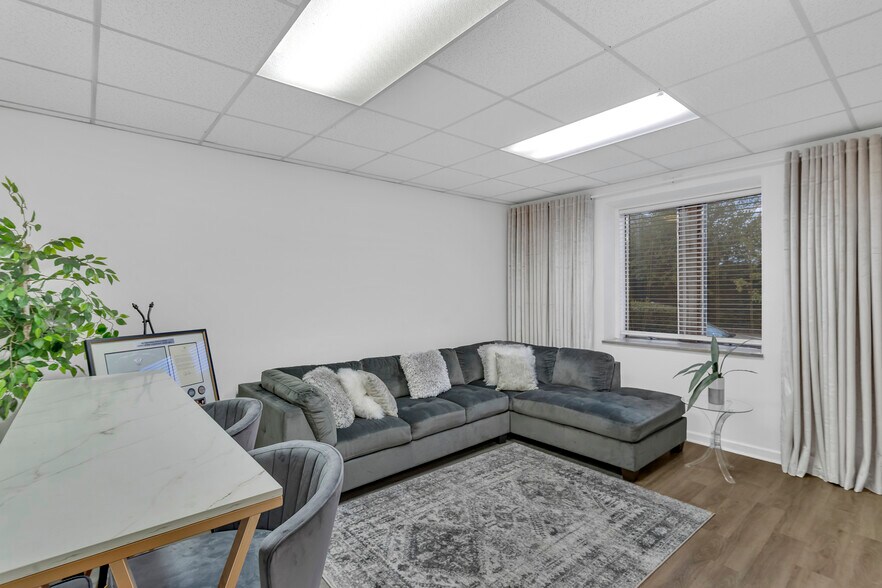 More Photos Of 7424 Washington Ave, Pittsburgh Office For Lease