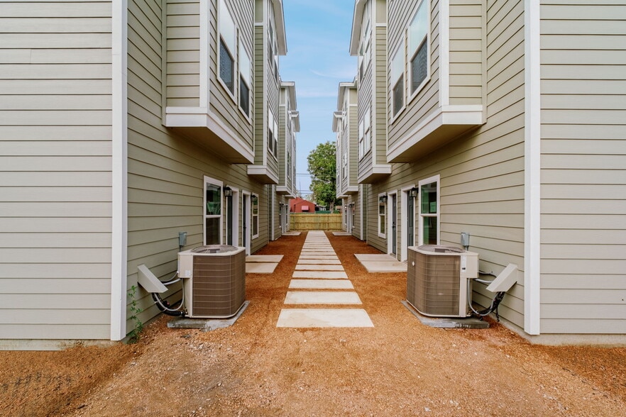 More Photos Of 1303 Essex st, San Antonio Apartments For Sale