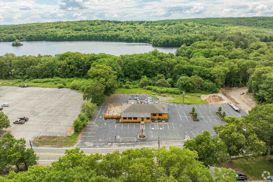 More Photos Of 332 Farnum Pike, Smithfield Restaurant For Sale