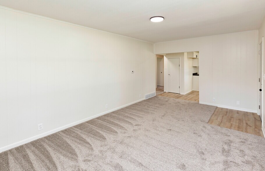 More Photos Of 1100 2nd St NE, Bondurant Industrial For Sale
