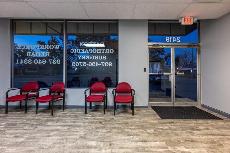 More Photos Of 2419 E High St, Springfield Storefront For Sale