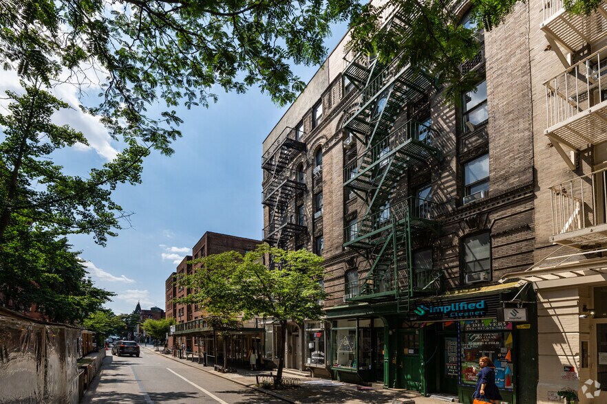 More Photos Of 119 Christopher St, New York Apartments For Lease