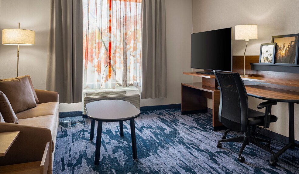 More Photos Of 10495 Crosspoint Blvd, Indianapolis Hotel For Sale