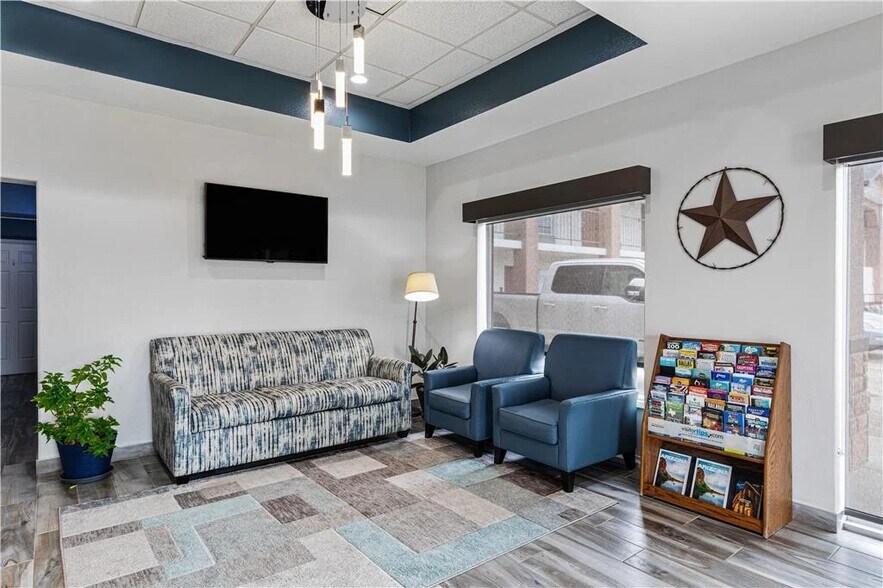 More Photos Of 2251 N Trade Days Blvd, Canton Hotel For Sale