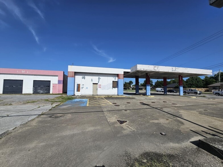 More Photos Of 1901 Pasadena Blvd, Pasadena Service Station For Sale